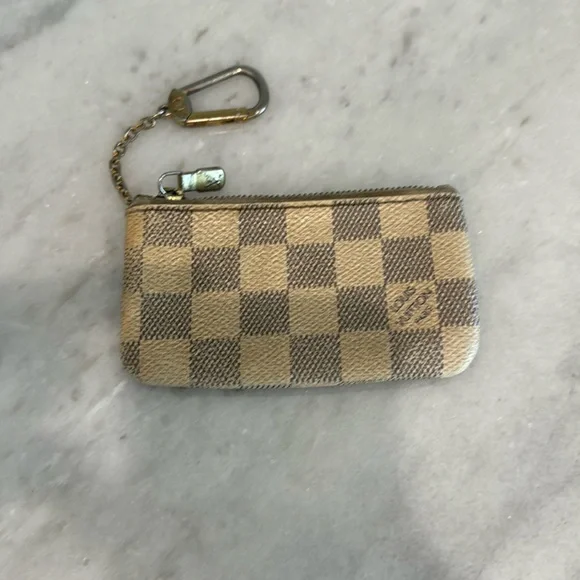 Louis Vuitton key pouch - Picture 1 of 3